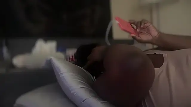 Snapshot of Yagurl__west chatting on 02/14/25, 07:54 Yagurl west online show from 02/14/25, 07:54