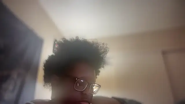 Snapshot of Yagurl__west chatting on 02/16/25, 12:19 Yagurl west online show from 02/16/25, 12:19