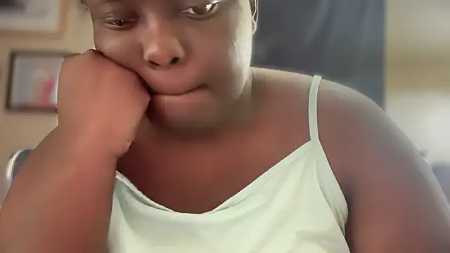 Snapshot of Yagurl__west chatting on 03/01/25, 09:37 Yagurl west online show from 03/01/25, 09:37