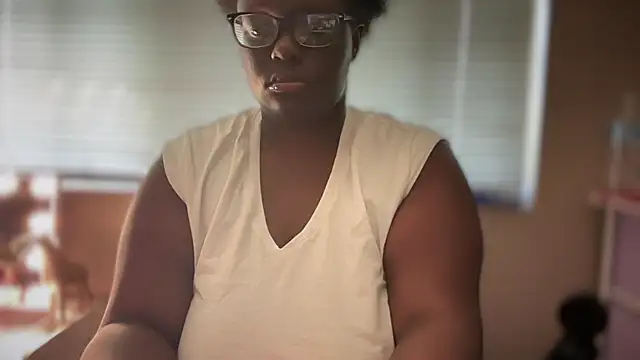 Snapshot of Yagurl__west chatting on 03/10/25, 07:40 Yagurl west online show from 03/10/25, 07:40