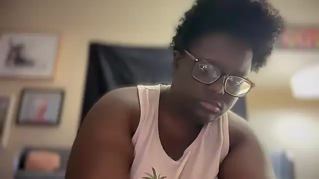 Snapshot of Yagurl__west chatting on 03/12/25, 02:20 Yagurl west online show from 03/12/25, 02:20