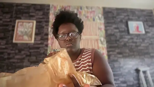 Snapshot of Yagurl__west chatting on 10/05/25, 09:56 Yagurl west online show from 10/05/25, 09:56