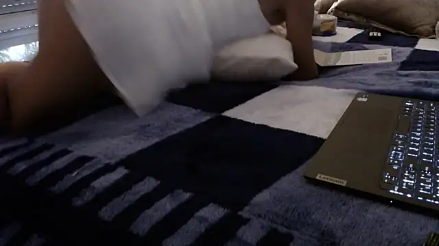 Snapshot of nevertardy13 chatting on 02/25/26, 10:19 nevertardy13 online show from 02/25/26, 10:19