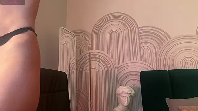 viviann evans online show from 04/17/26, 12:46