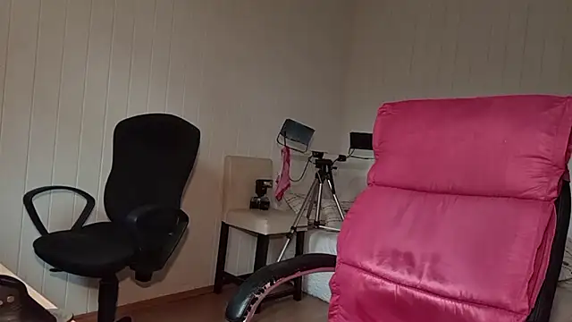 Snapshot of Rainfish chatting on 09/16/25, 06:25 Rainfish online show from 09/16/25, 06:25