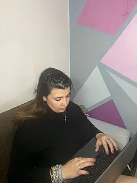 Snapshot of Novababy18 chatting on 03/06/25, 01:27 Novababy18 online show from 03/06/25, 01:27