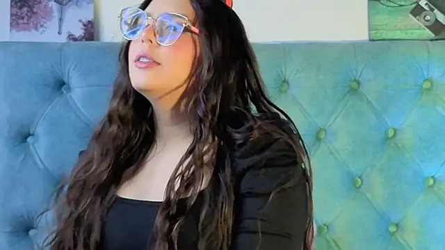 Paola Lyon  online show from 10/21/25, 07:03