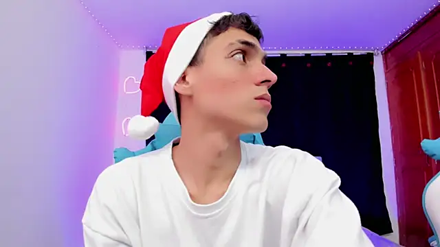 Snapshot of jake_and_joaquin chatting on 12/23/24, 02:35 jake and joaquin online show from 12/23/24, 02:35