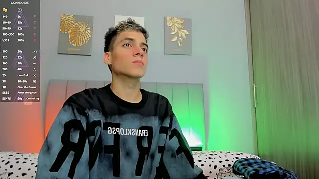 Snapshot of jake_and_joaquin chatting on 03/01/25, 03:21 jake and joaquin online show from 03/01/25, 03:21