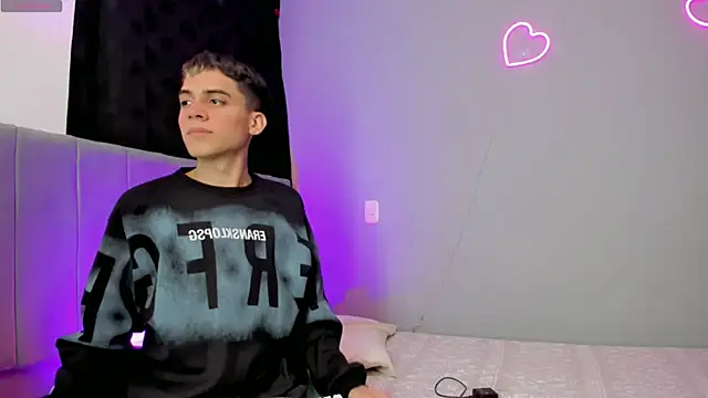 Snapshot of jake_and_joaquin chatting on 03/22/25, 03:41 jake and joaquin online show from 03/22/25, 03:41