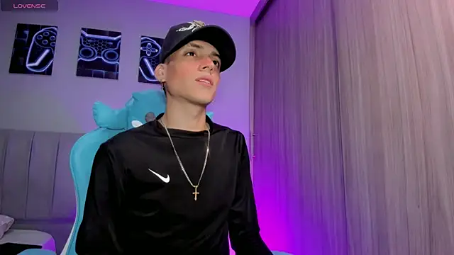 Snapshot of jake_and_joaquin chatting on 09/11/25, 03:28 jake and joaquin online show from 09/11/25, 03:28