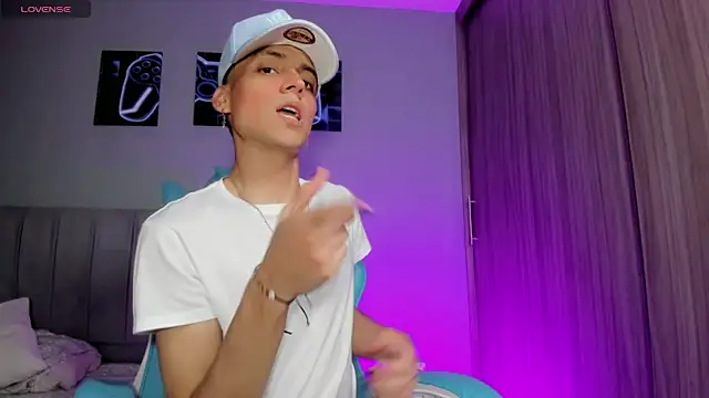 Snapshot of jake_and_joaquin chatting on 09/14/25, 04:11 jake and joaquin online show from 09/14/25, 04:11