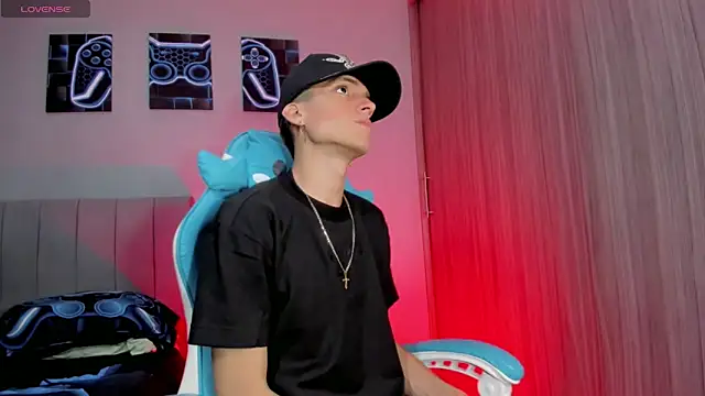 Snapshot of jake_and_joaquin chatting on 09/19/25, 03:19 jake and joaquin online show from 09/19/25, 03:19