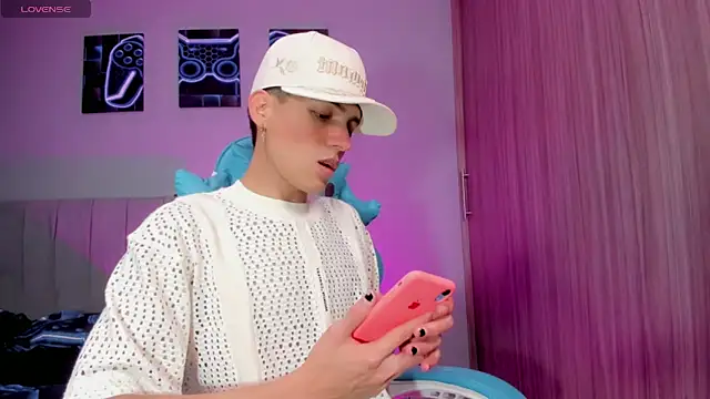 Snapshot of jake_and_joaquin chatting on 09/23/25, 01:52 jake and joaquin online show from 09/23/25, 01:52