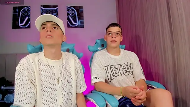 Snapshot of jake_and_joaquin chatting on 09/26/25, 05:11 jake and joaquin online show from 09/26/25, 05:11