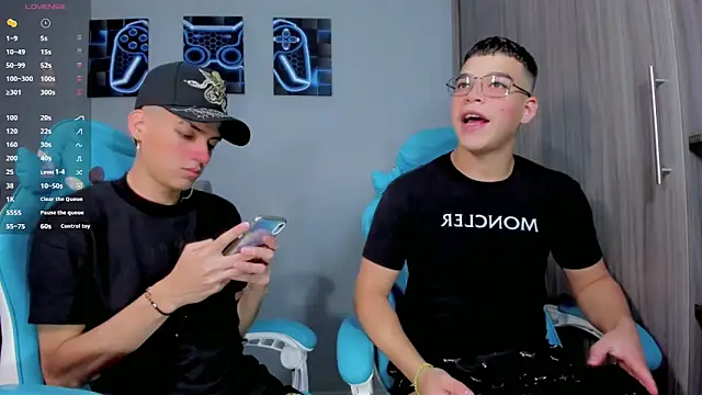 Snapshot of jake_and_joaquin chatting on 10/09/25, 10:19 jake and joaquin online show from 10/09/25, 10:19