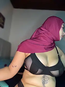 Snapshot of aneesa_darzi chatting on 05/16/26, 11:03 aneesa darzi online show from 05/16/26, 11:03