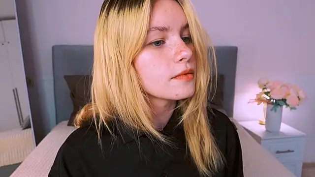 Snapshot of FapClubFamm chatting on 10/10/25, 06:07 FapClubFamm online show from 10/10/25, 06:07