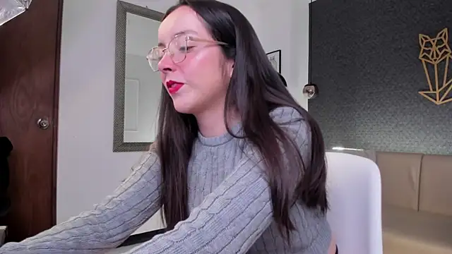 Snapshot of ana_ev chatting on 12/23/24, 08:36 ana ev online show from 12/23/24, 08:36