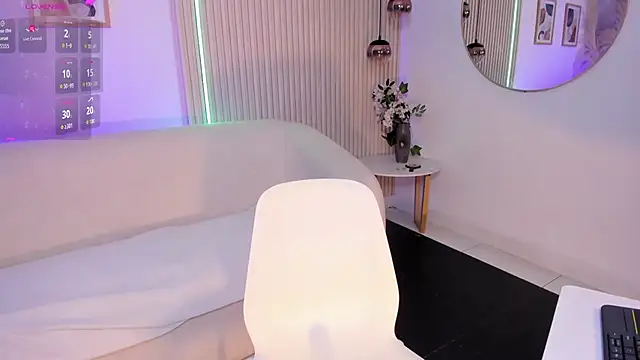 Snapshot of ana_ev chatting on 10/31/25, 08:15 ana ev online show from 10/31/25, 08:15