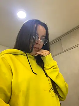 Snapshot of ana_ev chatting on 11/29/25, 12:46 ana ev online show from 11/29/25, 12:46