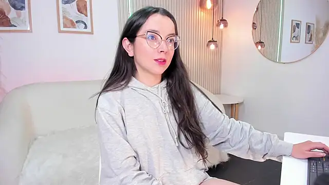 Snapshot of ana_ev chatting on 12/03/25, 10:46 ana ev online show from 12/03/25, 10:46