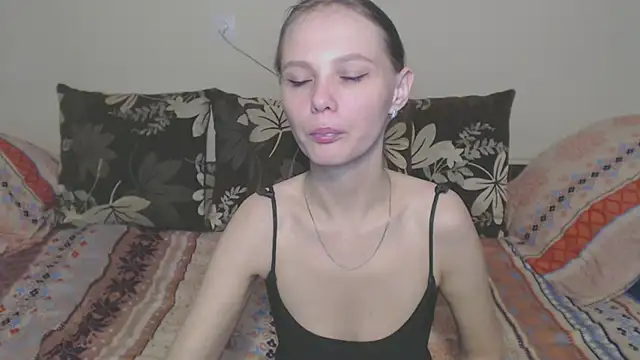 Snapshot of Nika_Shiny chatting on 12/12/24, 05:31 Nika Shiny online show from 12/12/24, 05:31