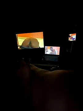 Snapshot of SideGhost chatting on 11/11/25, 10:26 SideGhost online show from 11/11/25, 10:26