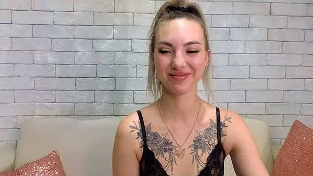 Snapshot of MiaMinx chatting on 02/06/25, 01:49 MiaMinx online show from 02/06/25, 01:49