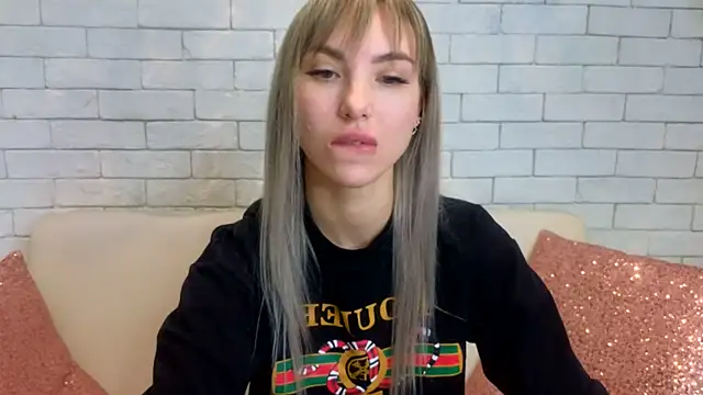 Snapshot of MiaMinx chatting on 02/12/25, 01:52 MiaMinx online show from 02/12/25, 01:52