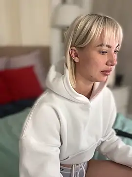 Snapshot of MiaMinx chatting on 10/31/25, 11:39 MiaMinx online show from 10/31/25, 11:39