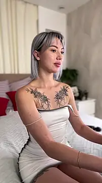 Snapshot of MiaMinx chatting on 11/14/25, 12:09 MiaMinx online show from 11/14/25, 12:09