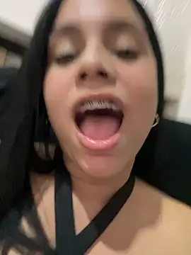 Snapshot of pamela_anderson_ chatting on 12/20/24, 01:47 pamela anderson online show from 12/20/24, 01:47