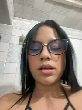 Snapshot of pamela_anderson_ chatting on 02/05/25, 10:08 pamela anderson online show from 02/05/25, 10:08