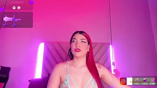 Snapshot of EmmaSwift_ chatting on 12/12/24, 02:26 EmmaSwift online show from 12/12/24, 02:26