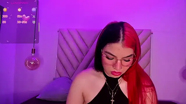 Snapshot of EmmaSwift_ chatting on 09/16/25, 02:01 EmmaSwift online show from 09/16/25, 02:01