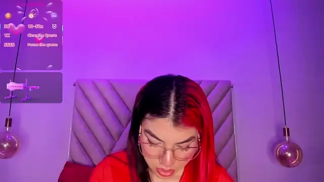 Snapshot of EmmaSwift_ chatting on 10/24/25, 01:24 EmmaSwift online show from 10/24/25, 01:24