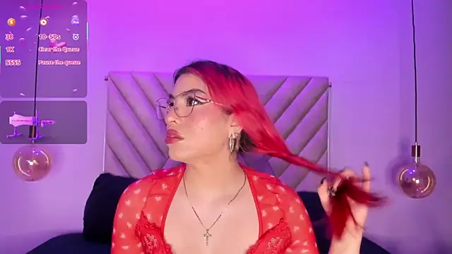 Snapshot of EmmaSwift_ chatting on 11/21/25, 01:48 EmmaSwift online show from 11/21/25, 01:48