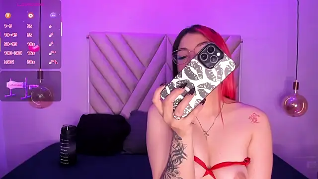 Snapshot of EmmaSwift_ chatting on 11/22/25, 02:54 EmmaSwift online show from 11/22/25, 02:54