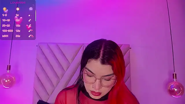 Snapshot of EmmaSwift_ chatting on 12/02/25, 02:50 EmmaSwift online show from 12/02/25, 02:50