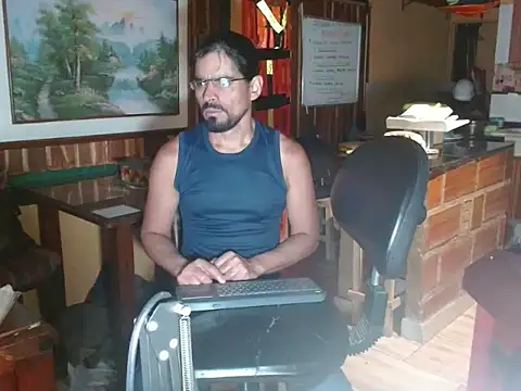 Snapshot of Dr_Pocholate84 chatting on 05/15/26, 11:12 Dr Pocholate84 online show from 05/15/26, 11:12