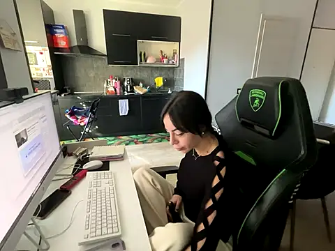 Snapshot of Chloe_Ricci chatting on 11/05/25, 07:52 Chloe Ricci online show from 11/05/25, 07:52