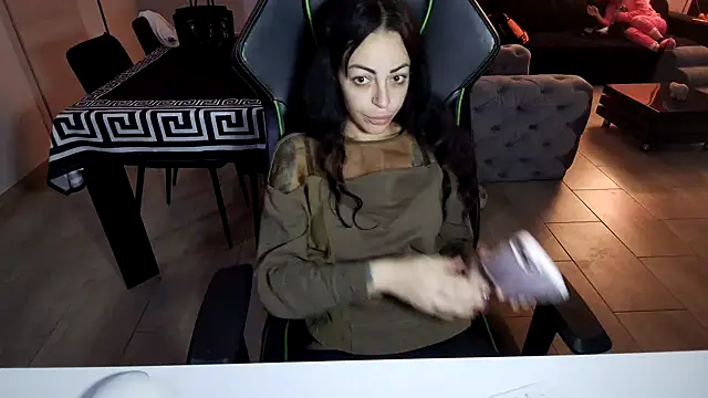 Snapshot of Chloe_Ricci chatting on 11/08/25, 08:29 Chloe Ricci online show from 11/08/25, 08:29