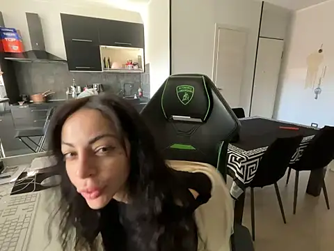 Snapshot of Chloe_Ricci chatting on 11/11/25, 09:42 Chloe Ricci online show from 11/11/25, 09:42