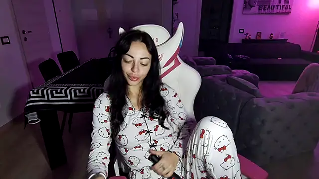 Snapshot of Chloe_Ricci chatting on 11/21/25, 04:44 Chloe Ricci online show from 11/21/25, 04:44