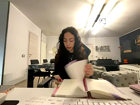 Snapshot of Chloe_Ricci chatting on 11/26/25, 07:42 Chloe Ricci online show from 11/26/25, 07:42