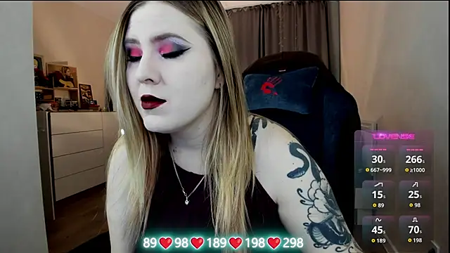 Olivia Munk online show from 12/03/25, 05:04