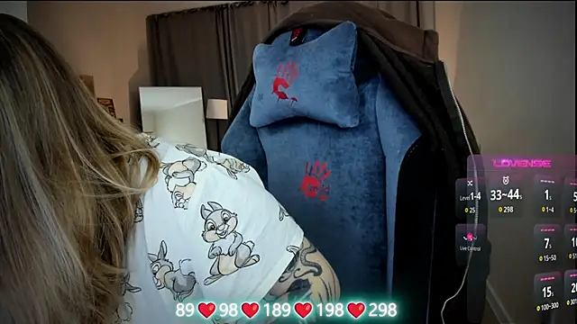 Olivia Munk online show from 12/16/25, 03:44