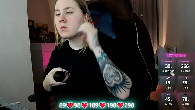 Olivia Munk online show from 12/20/25, 03:24