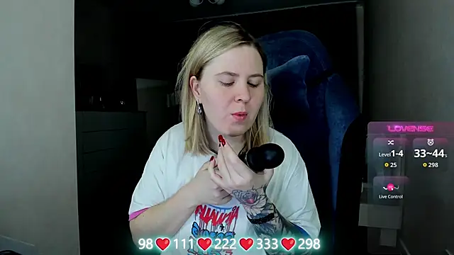 Olivia Munk online show from 04/23/26, 03:52